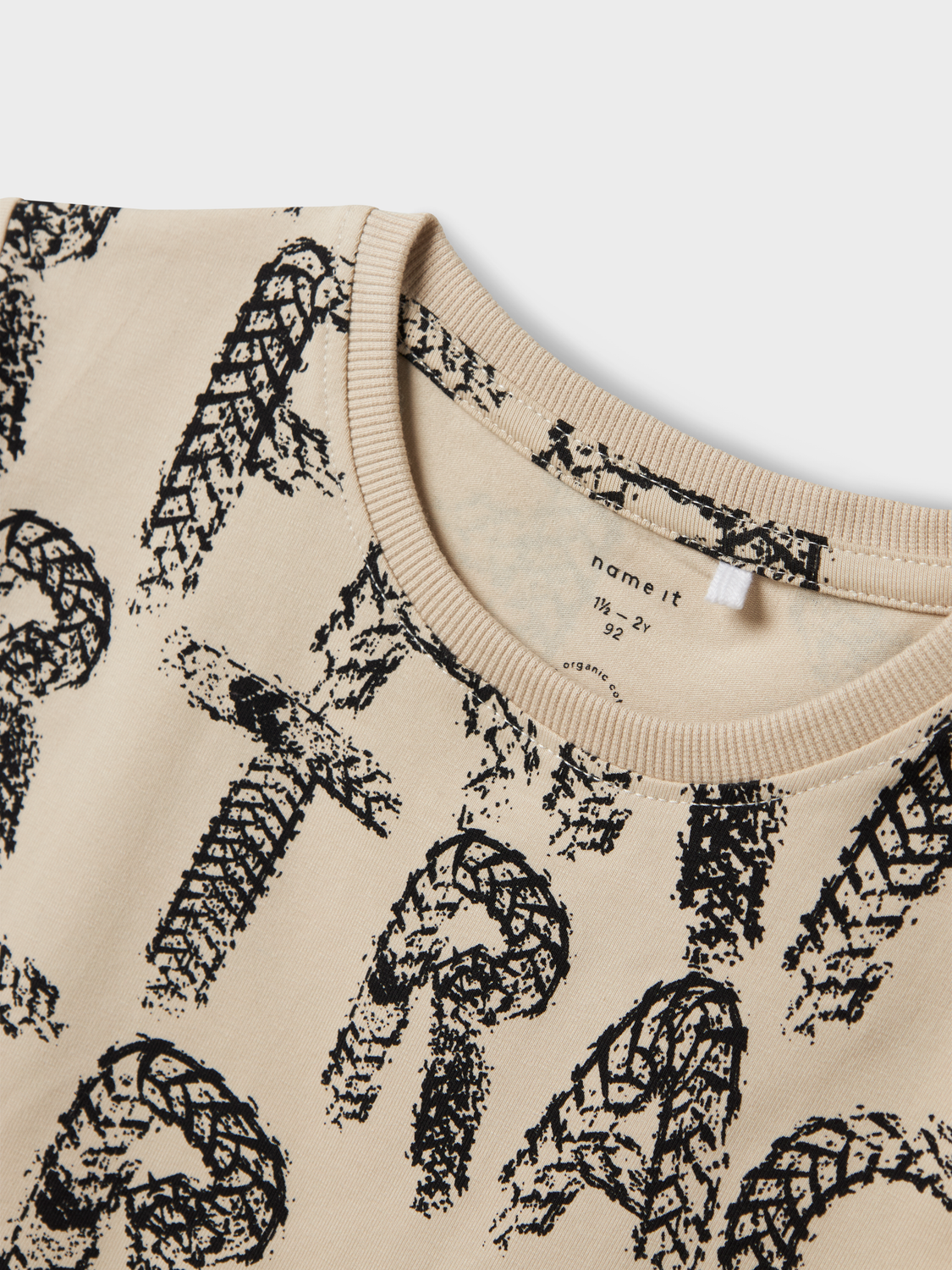 model_shot-front_full